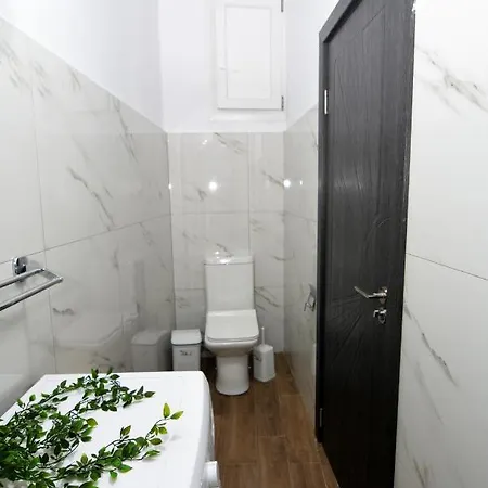 Blue Moon Apartment *